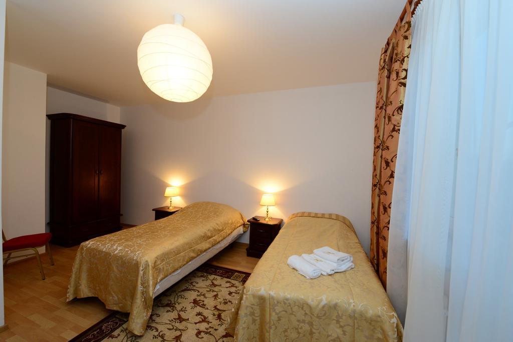 B&B Airport Modlin Nowy Dwor Mazowiecki Bilik gambar