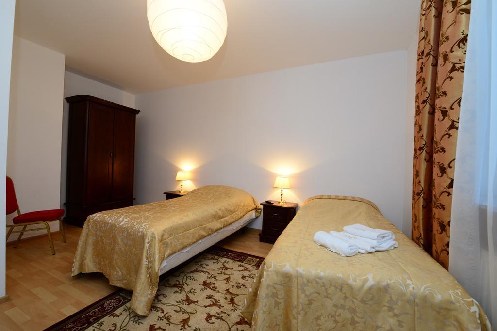 B&B Airport Modlin Nowy Dwor Mazowiecki Bilik gambar