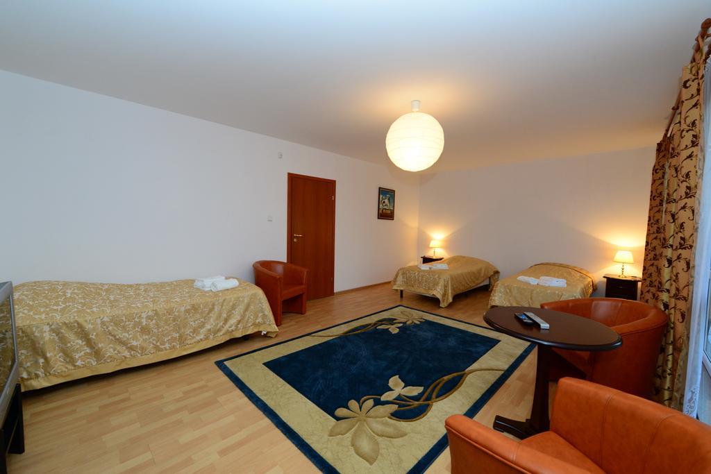 B&B Airport Modlin Nowy Dwor Mazowiecki Bilik gambar