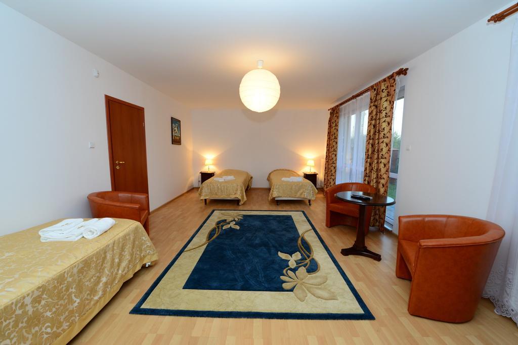 B&B Airport Modlin Nowy Dwor Mazowiecki Bilik gambar