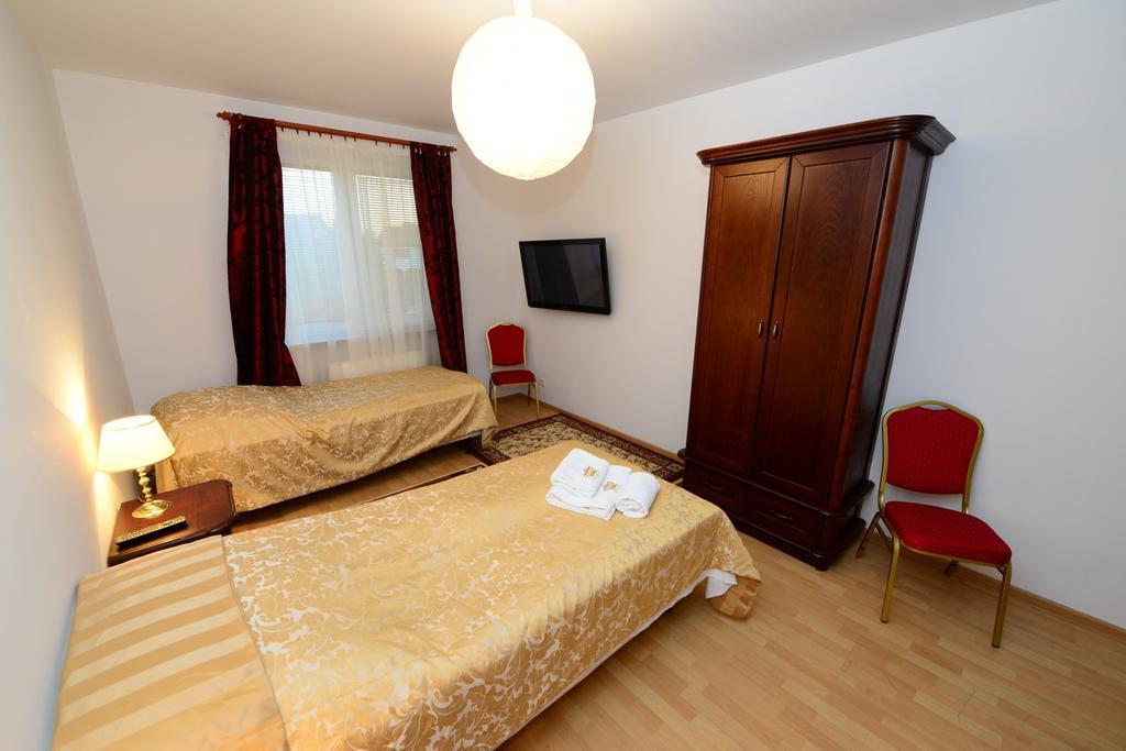 B&B Airport Modlin Nowy Dwor Mazowiecki Bilik gambar